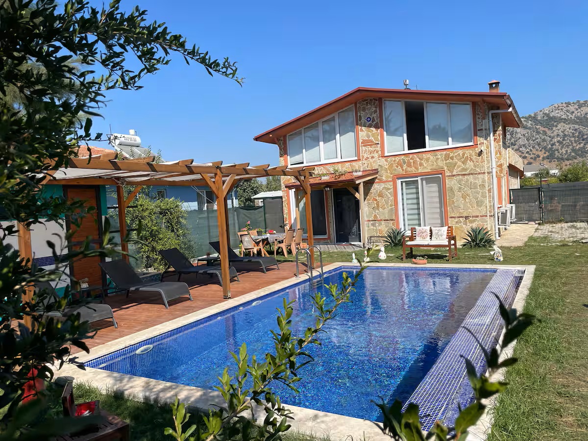 Cansu's Stonehouse, front of the house